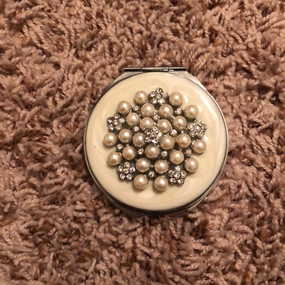 Hand mirror